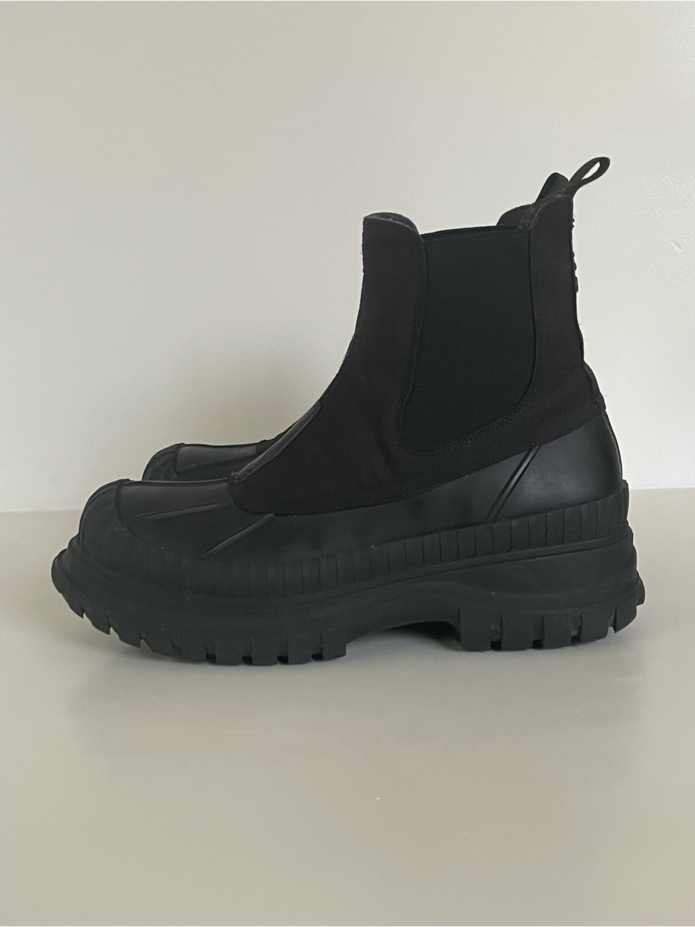 Ganni size 38 Chelsea Rainboats